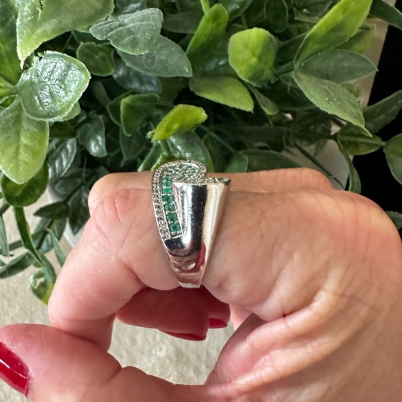 Emerald Green and Swarovski Crystal Ring in Sterling Silver. Size 8. 💚🤍 - Picture 4 of 7